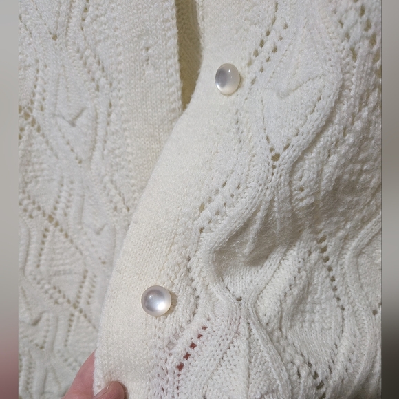 Vintage Handmade Lace Knit Cream Cardigan - Picture 4 of 12